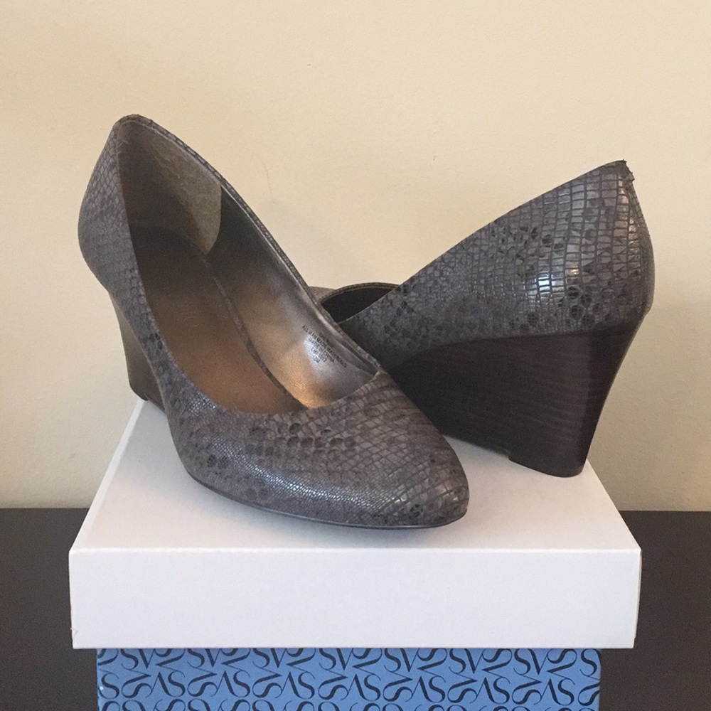 Jones Studio Wedges
